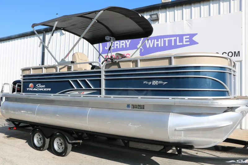 Slide: The Image of Tracker Party Barge 22 Dlx XP3 2022 - 4