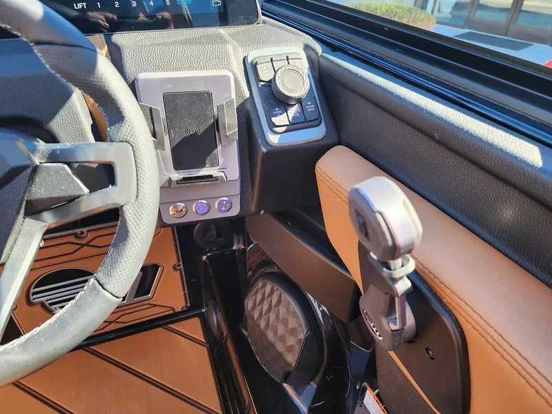 Slide: The Image of Malibu 26 LSV 2026 - 28