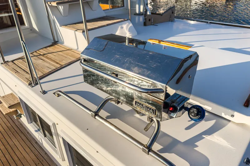 Slide: The Image of Grand Banks 42 Classic 1984 - 15