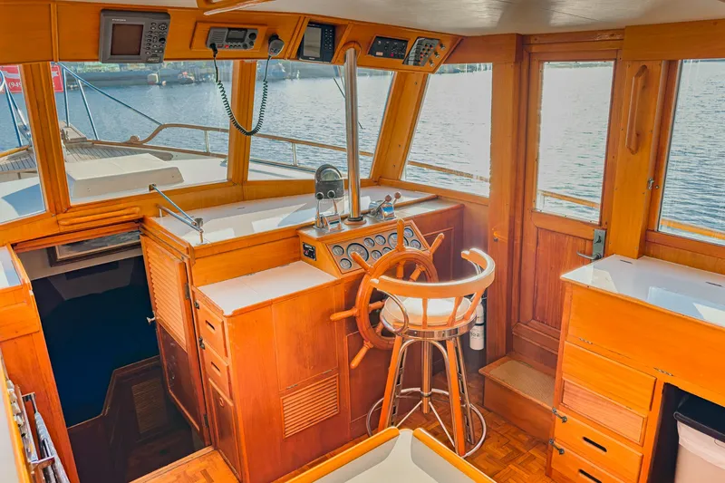 Slide: The Image of Grand Banks 42 Classic 1984 - 24