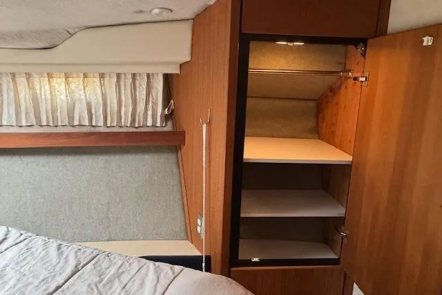 Slide: The Image of Bayliner 3988 Motoryacht 1995 - 15