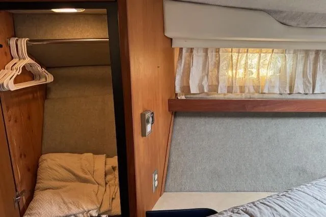 Slide: The Image of Bayliner 3988 Motoryacht 1995 - 16