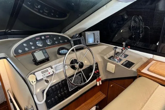 Slide: The Image of Bayliner 3988 Motoryacht 1995 - 2