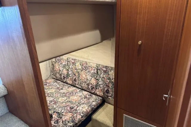 Slide: The Image of Bayliner 3988 Motoryacht 1995 - 20