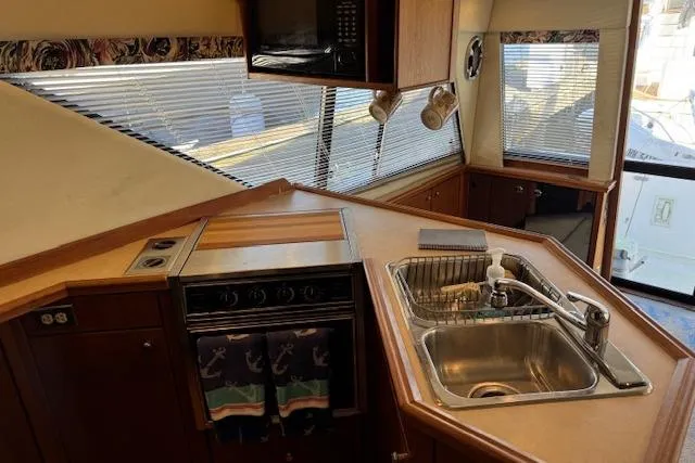 Slide: The Image of Bayliner 3988 Motoryacht 1995 - 6