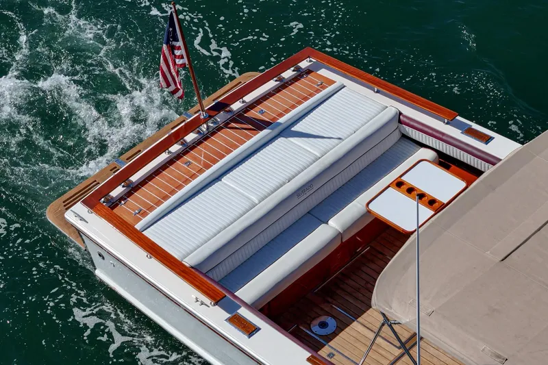 Slide: The Image of Windsor Craft 31 Sport Cruiser 1991 - 12