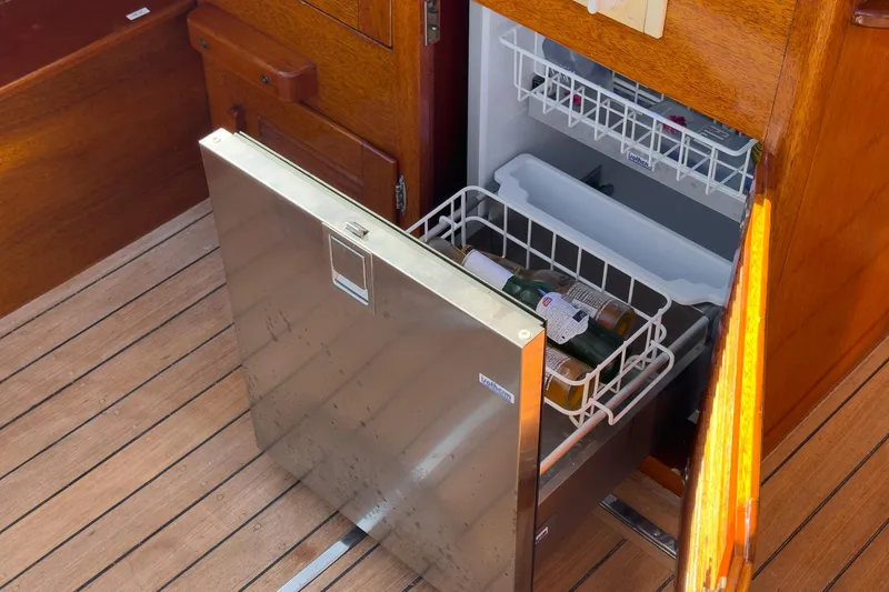 Slide: The Image of Windsor Craft 31 Sport Cruiser 1991 - 24