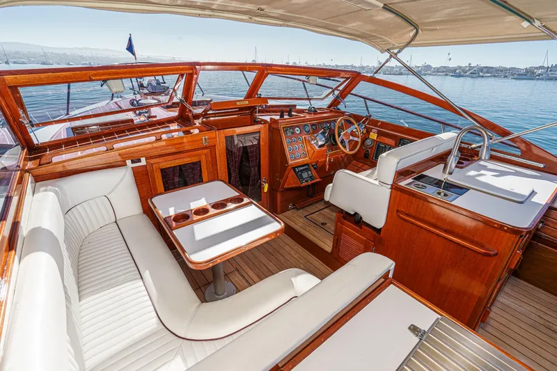 Slide: The Image of Windsor Craft 31 Sport Cruiser 1991 - 30