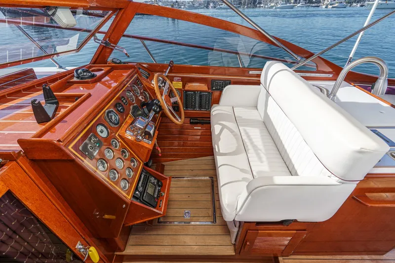 Slide: The Image of Windsor Craft 31 Sport Cruiser 1991 - 33