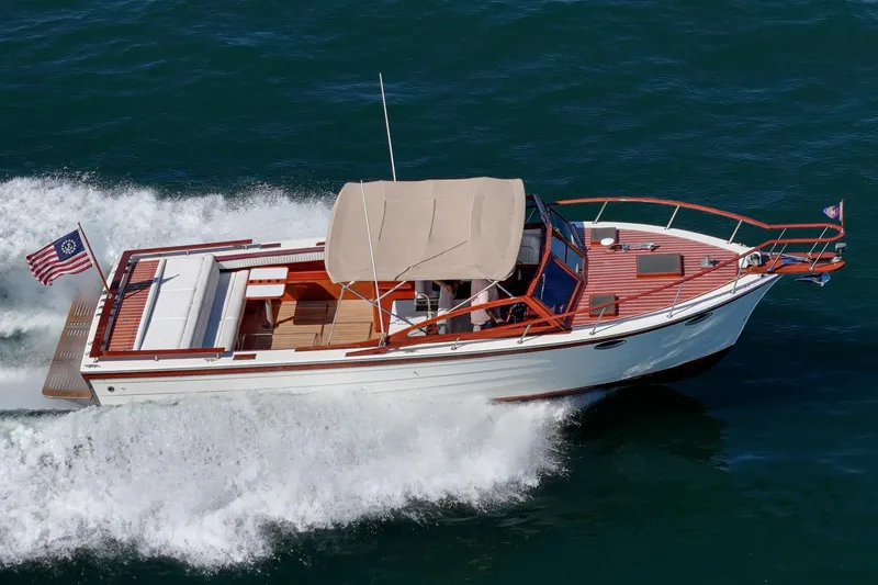 Slide: The Image of Windsor Craft 31 Sport Cruiser 1991 - 4