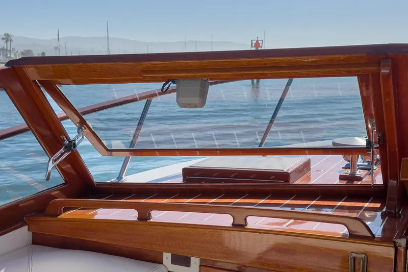 Slide: The Image of Windsor Craft 31 Sport Cruiser 1991 - 43