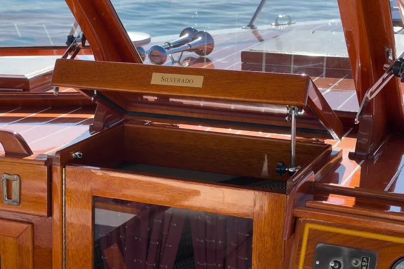 Slide: The Image of Windsor Craft 31 Sport Cruiser 1991 - 44