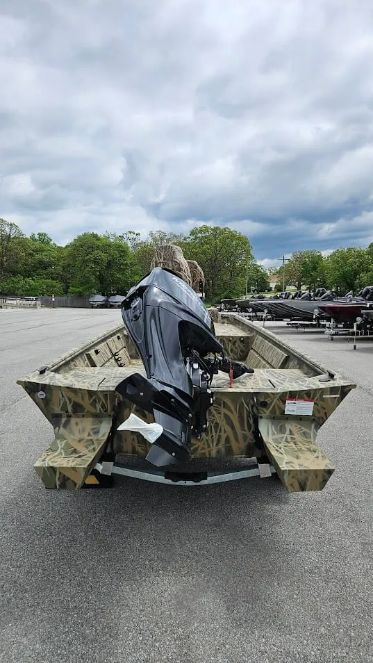 Slide: The Image of Lowe Roughneck 1760 2025 - 16