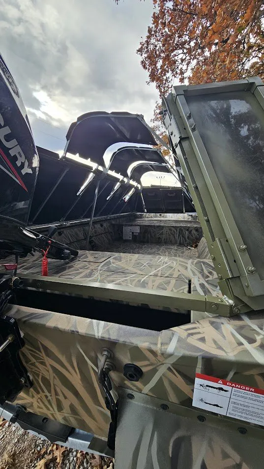Slide: The Image of Lowe Roughneck 1760 2025 - 7