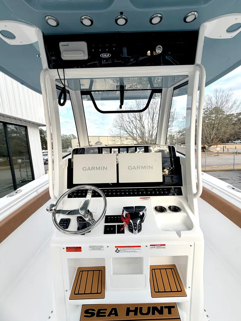 Slide: The Image of Sea Hunt Gamefish 30 FS 2026 - 12