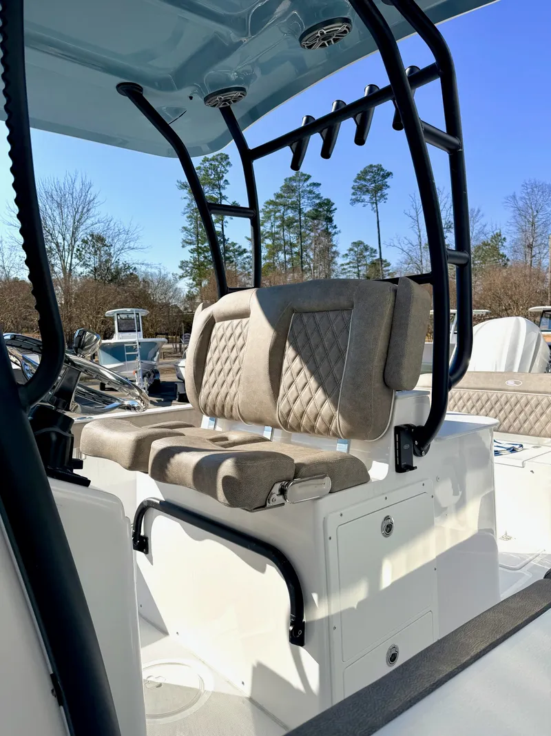 Slide: The Image of Sea Hunt Ultra 285 SE 2026 - 10