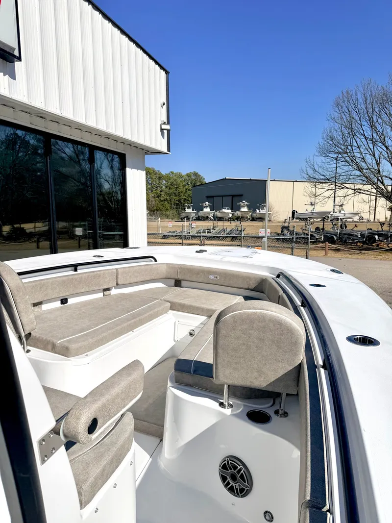 Slide: The Image of Sea Hunt Ultra 285 SE 2026 - 18