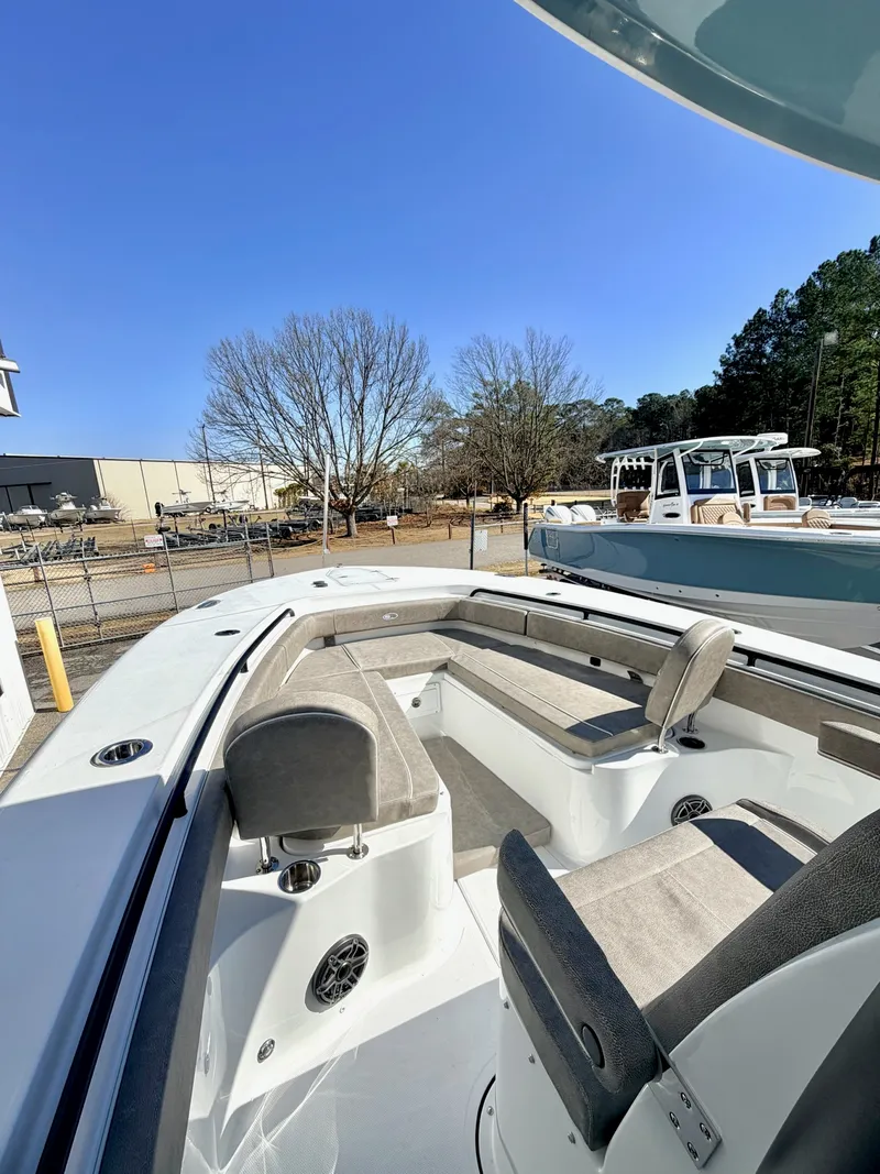 Slide: The Image of Sea Hunt Ultra 285 SE 2026 - 19