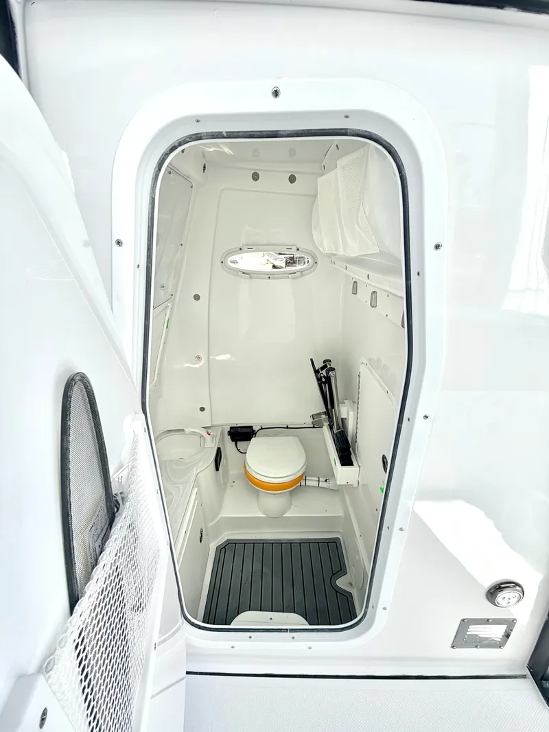 Slide: The Image of Sea Hunt Ultra 285 SE 2026 - 20