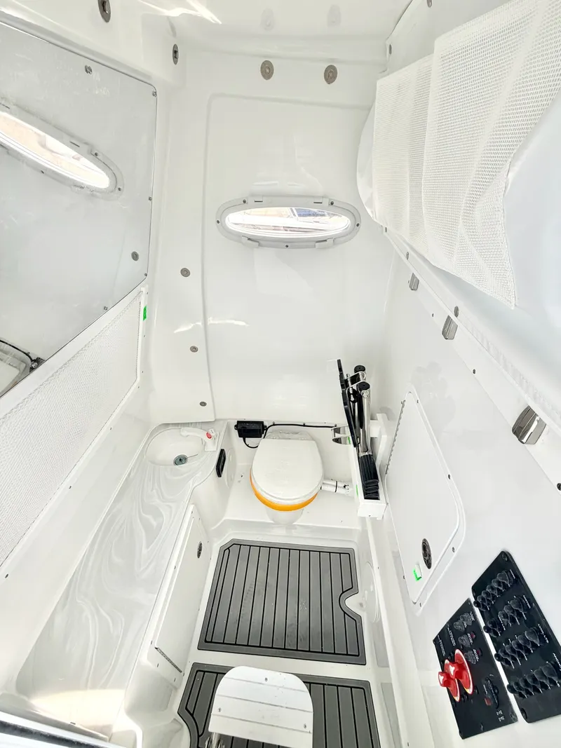 Slide: The Image of Sea Hunt Ultra 285 SE 2026 - 21