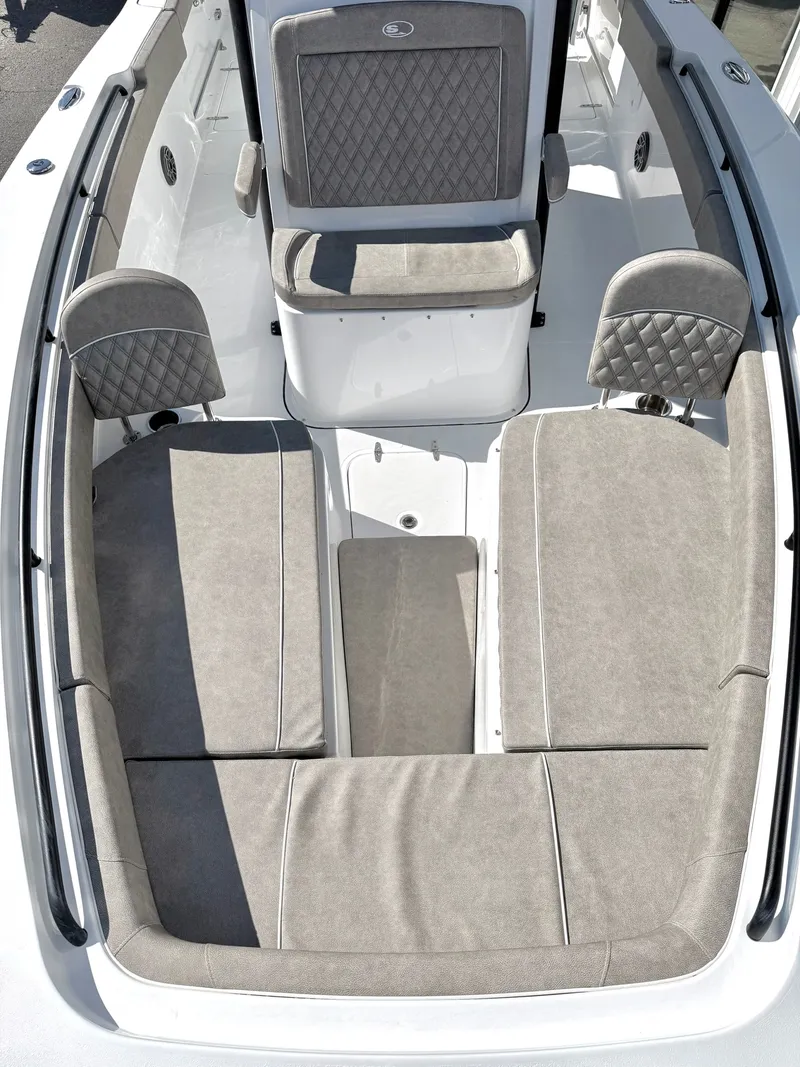 Slide: The Image of Sea Hunt Ultra 285 SE 2026 - 23