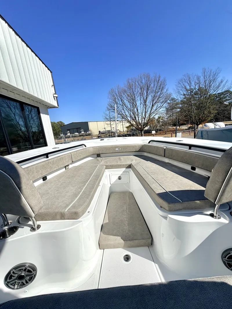 Slide: The Image of Sea Hunt Ultra 285 SE 2026 - 25