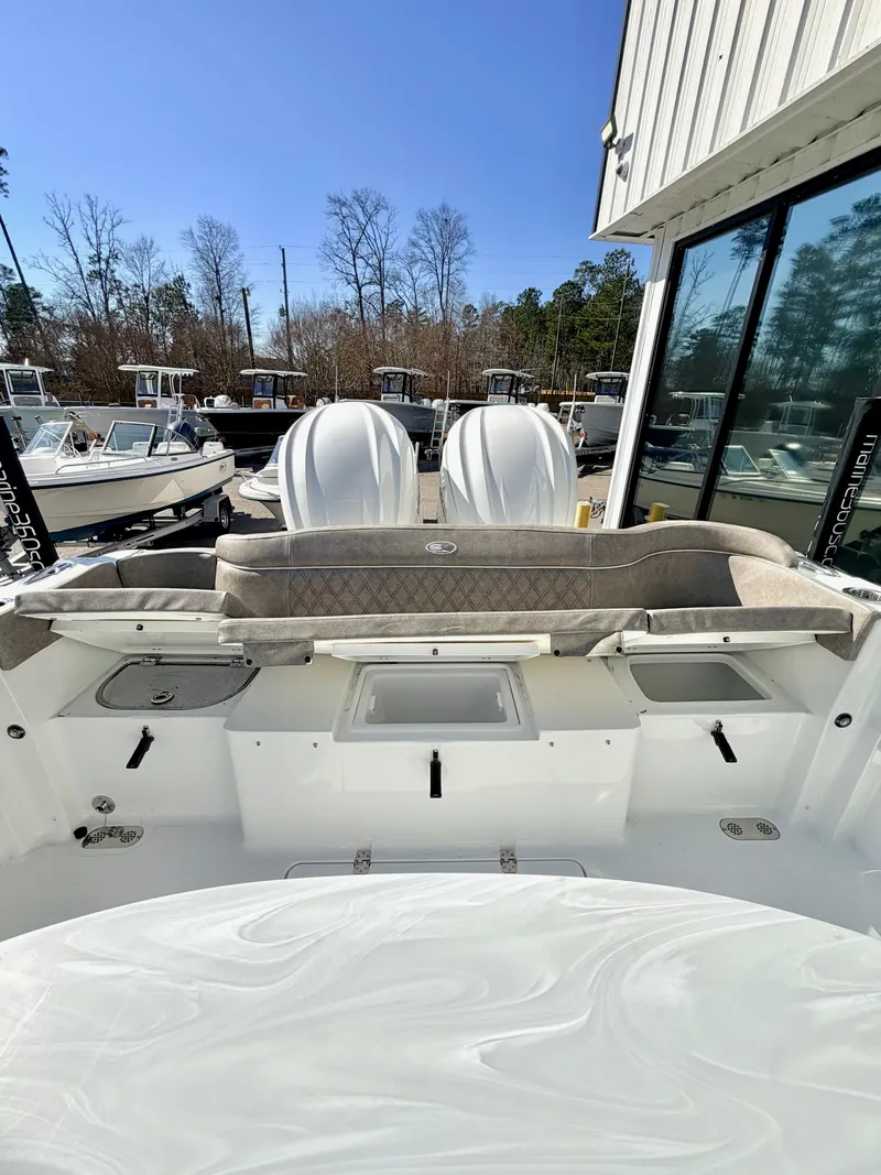 Slide: The Image of Sea Hunt Ultra 285 SE 2026 - 27