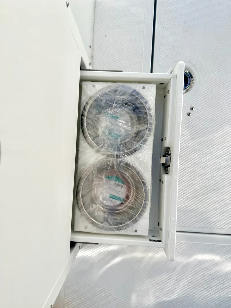 Slide: The Image of Sea Hunt Ultra 285 SE 2026 - 28