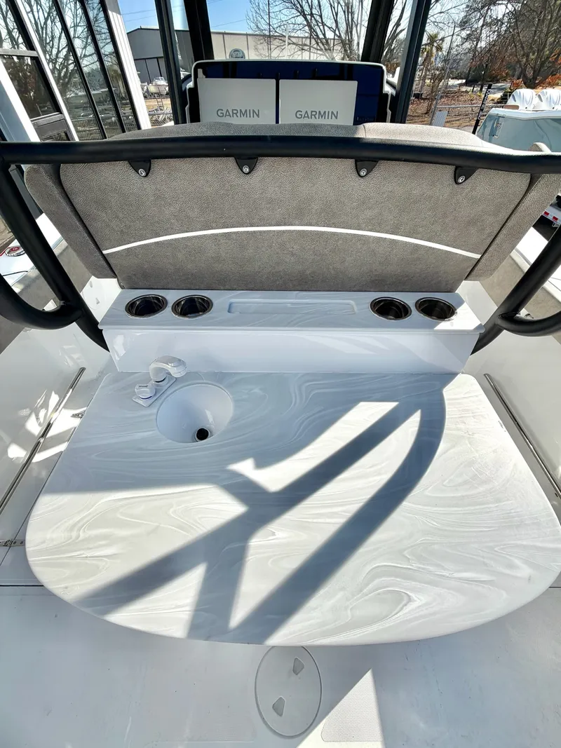 Slide: The Image of Sea Hunt Ultra 285 SE 2026 - 6