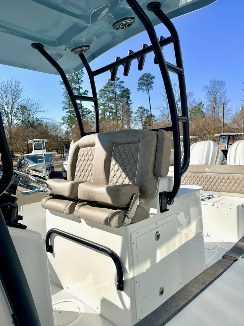 Slide: The Image of Sea Hunt Ultra 285 SE 2026 - 9