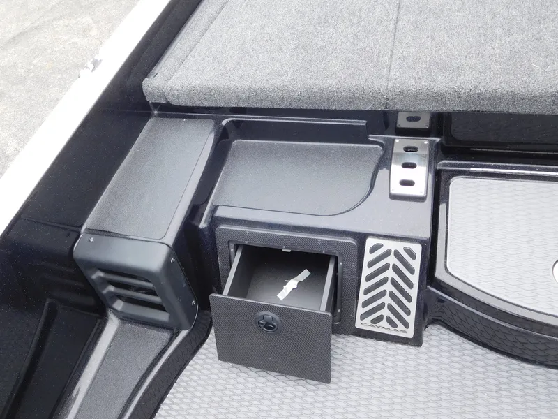 Slide: The Image of Caymas CX 20 PRO 2026 - 18