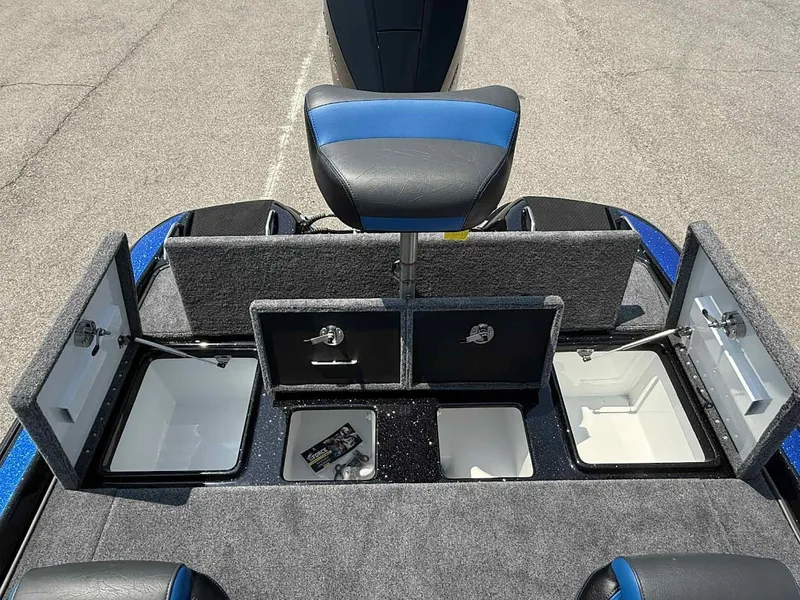 Slide: The Image of Phoenix Bass Boat 919 ZXL 2026 - 12
