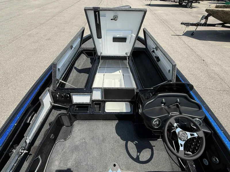Slide: The Image of Phoenix Bass Boat 919 ZXL 2026 - 17