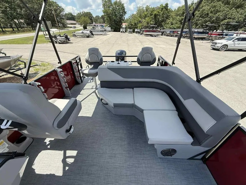Slide: The Image of Lowe Pontoon LF 194 2026 - 16