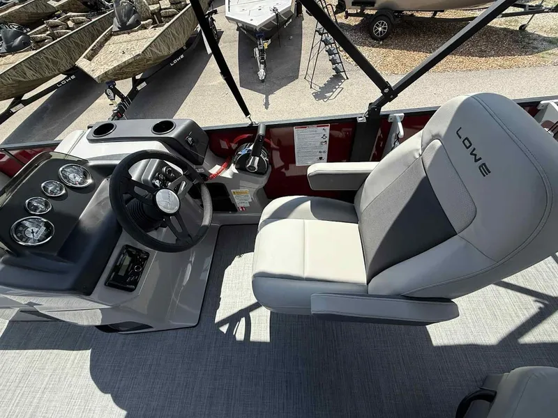Slide: The Image of Lowe Pontoon LF 194 2026 - 12