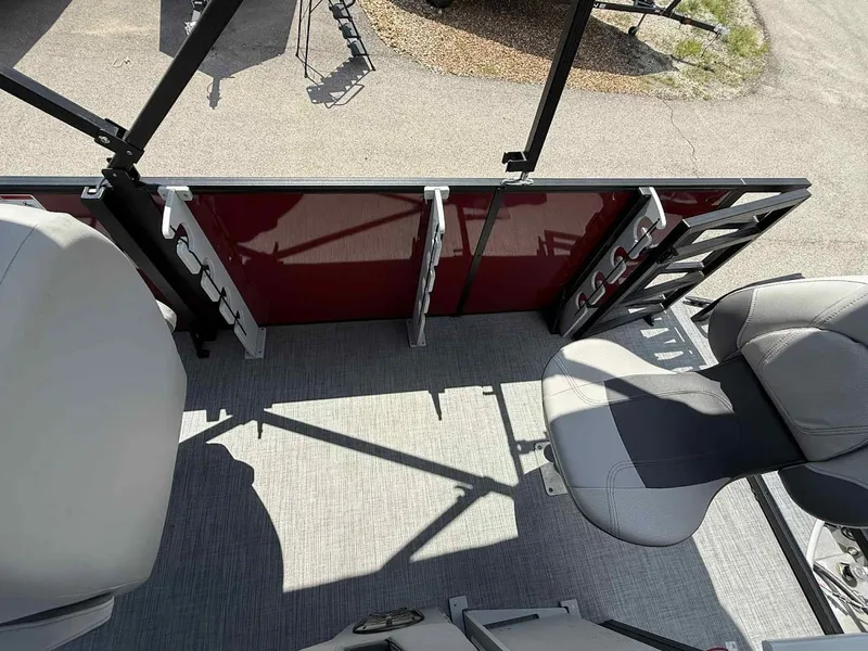 Slide: The Image of Lowe Pontoon LF 194 2026 - 18