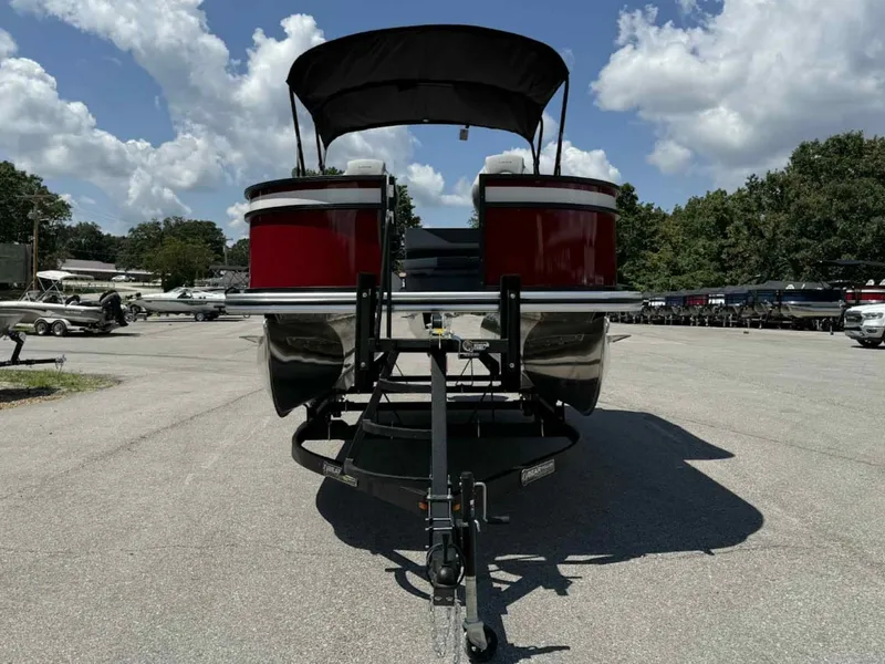 Slide: The Image of Lowe Pontoon LF 194 2026 - 8