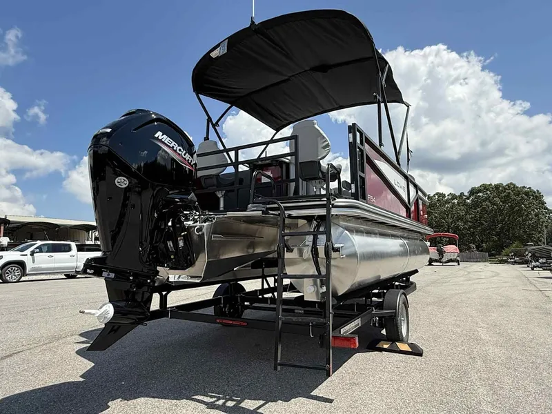 Slide: The Image of Lowe Pontoon LF 194 2026 - 4