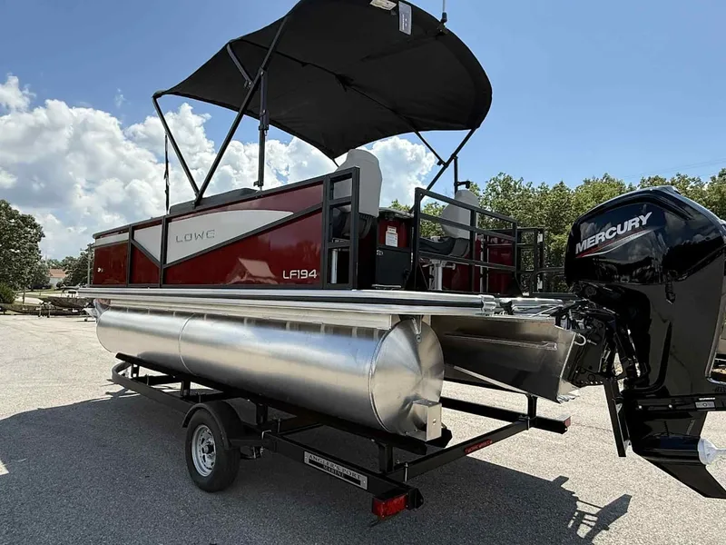 Slide: The Image of Lowe Pontoon LF 194 2026 - 6