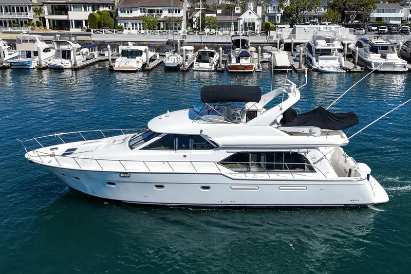 The Image of Bayliner 5788 Pilot House Motoryacht 2000 - 0