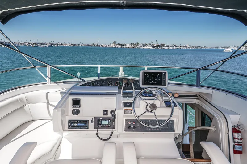 Slide: The Image of Bayliner 5788 Pilot House Motoryacht 2000 - 13