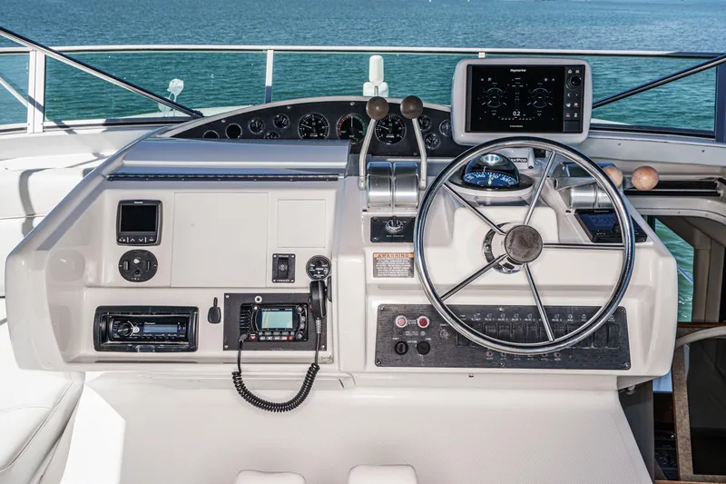 Slide: The Image of Bayliner 5788 Pilot House Motoryacht 2000 - 14