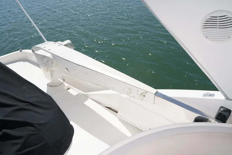 Slide: The Image of Bayliner 5788 Pilot House Motoryacht 2000 - 18