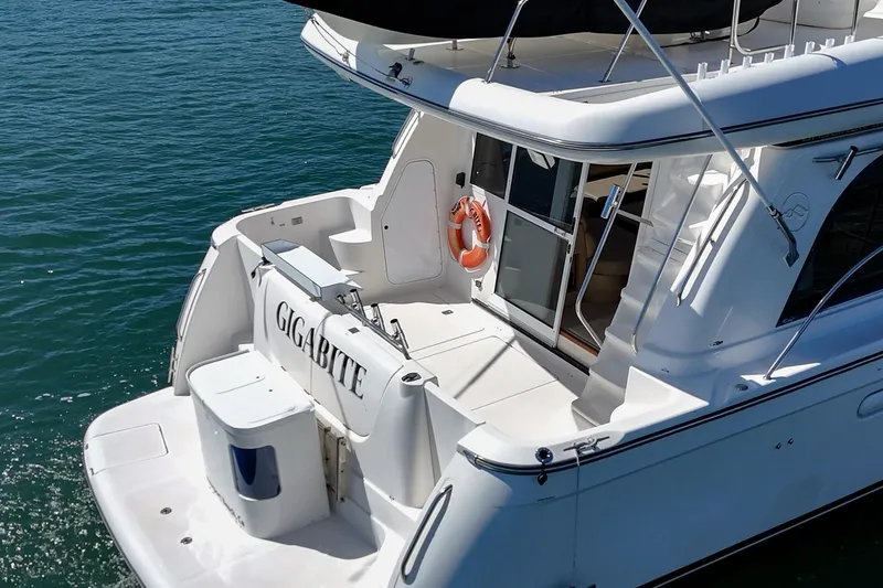 Slide: The Image of Bayliner 5788 Pilot House Motoryacht 2000 - 19