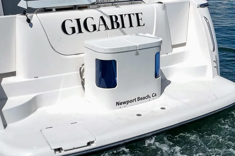 Slide: The Image of Bayliner 5788 Pilot House Motoryacht 2000 - 21