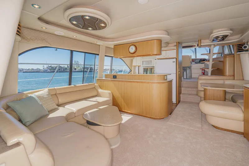 Slide: The Image of Bayliner 5788 Pilot House Motoryacht 2000 - 26