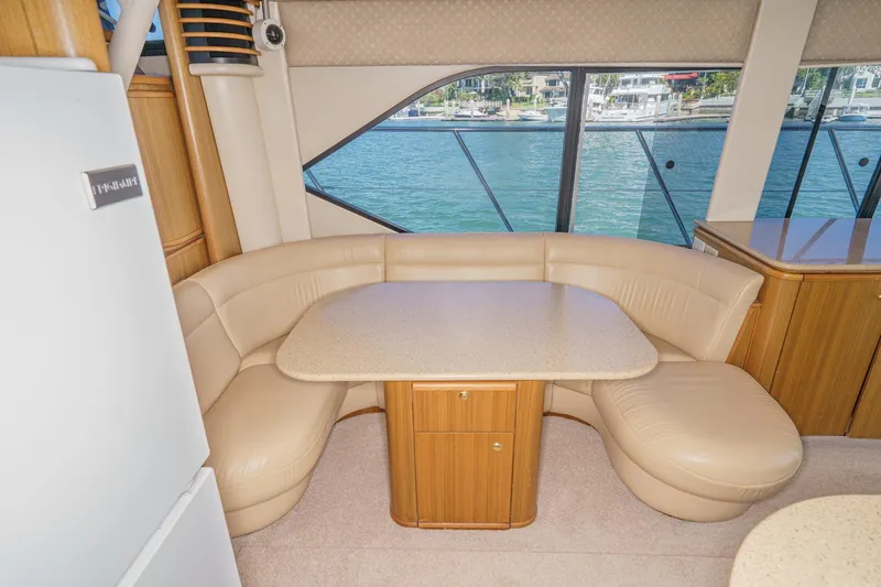 Slide: The Image of Bayliner 5788 Pilot House Motoryacht 2000 - 32