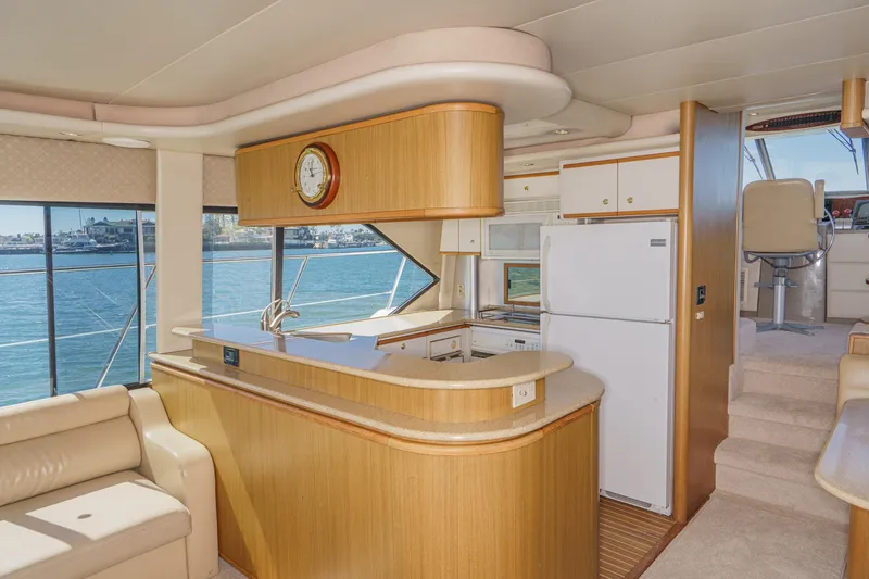Slide: The Image of Bayliner 5788 Pilot House Motoryacht 2000 - 33