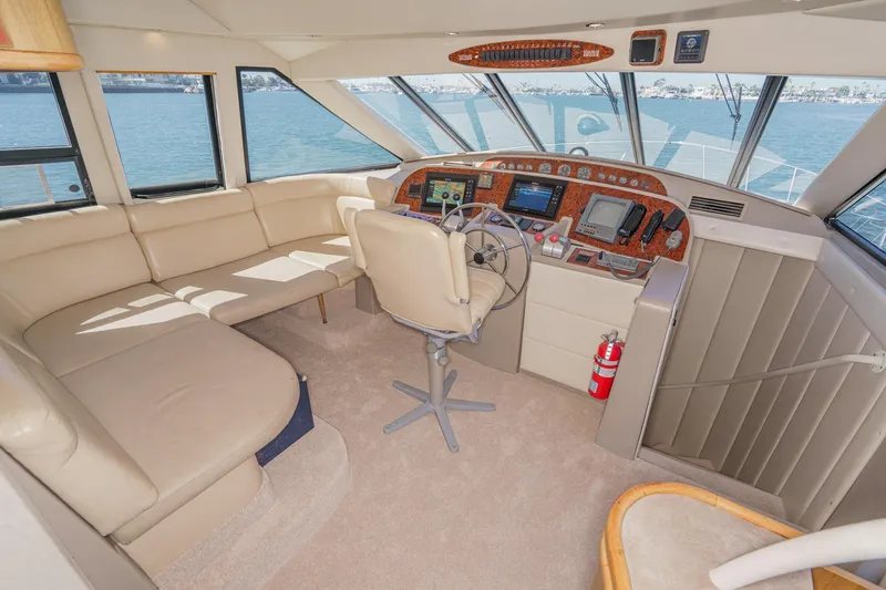 Slide: The Image of Bayliner 5788 Pilot House Motoryacht 2000 - 38