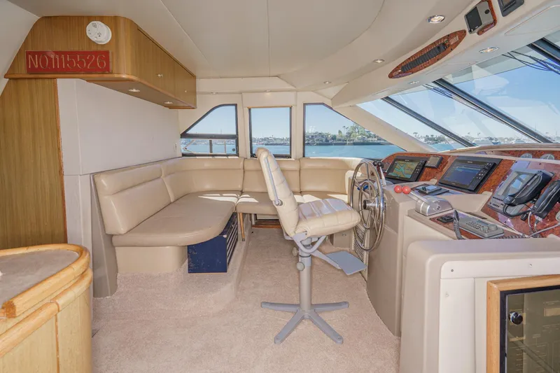Slide: The Image of Bayliner 5788 Pilot House Motoryacht 2000 - 39
